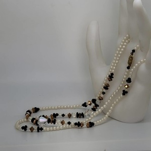 Vintage 36-in simulated Pearl and Crystal strand. - Picture 5 of 6